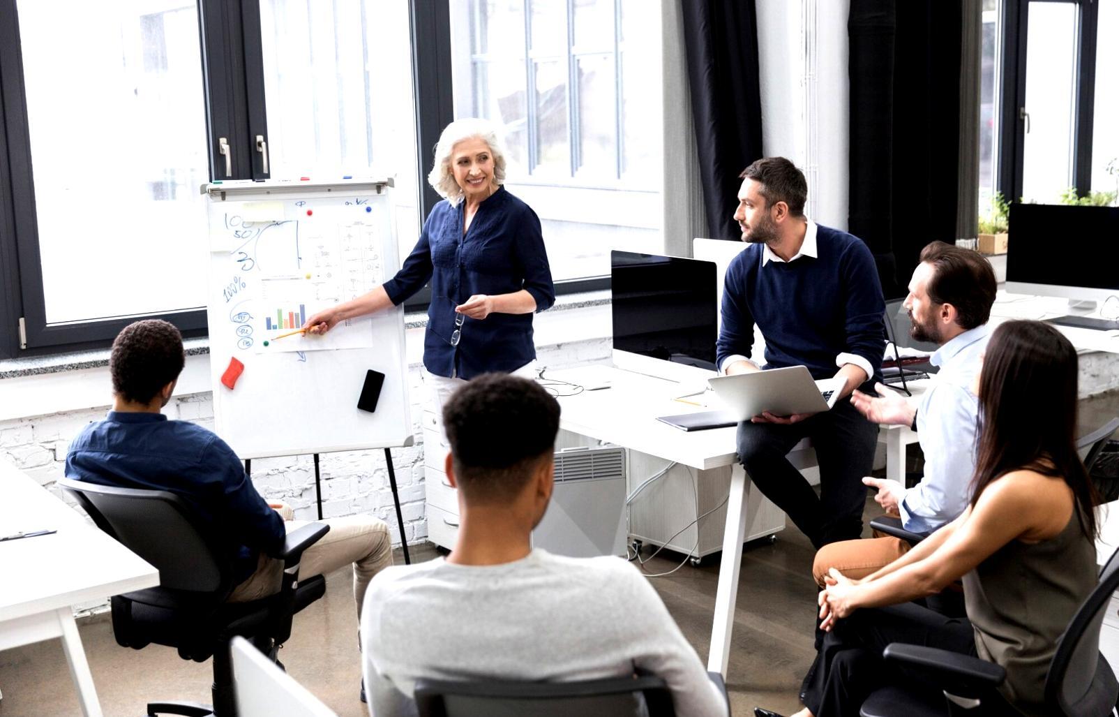 Zukunftsanalyse und Erforschung technologischer Trends